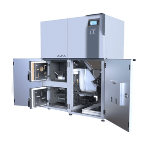 Detailansicht des Pelletkessels Defro ALFA II mit geöffneten Türen, modern und effizient 🔥🌱