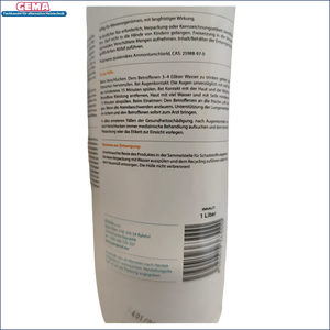 Reinigungsproduktflasche Wasserhärtestabilisator auf dem Etikett sichtbar